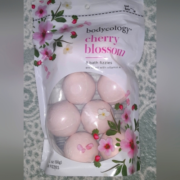 Bodycology Cherry Blossom Bath Fizzies Bath bombs, 8 count . NEW - Picture 2 of 4